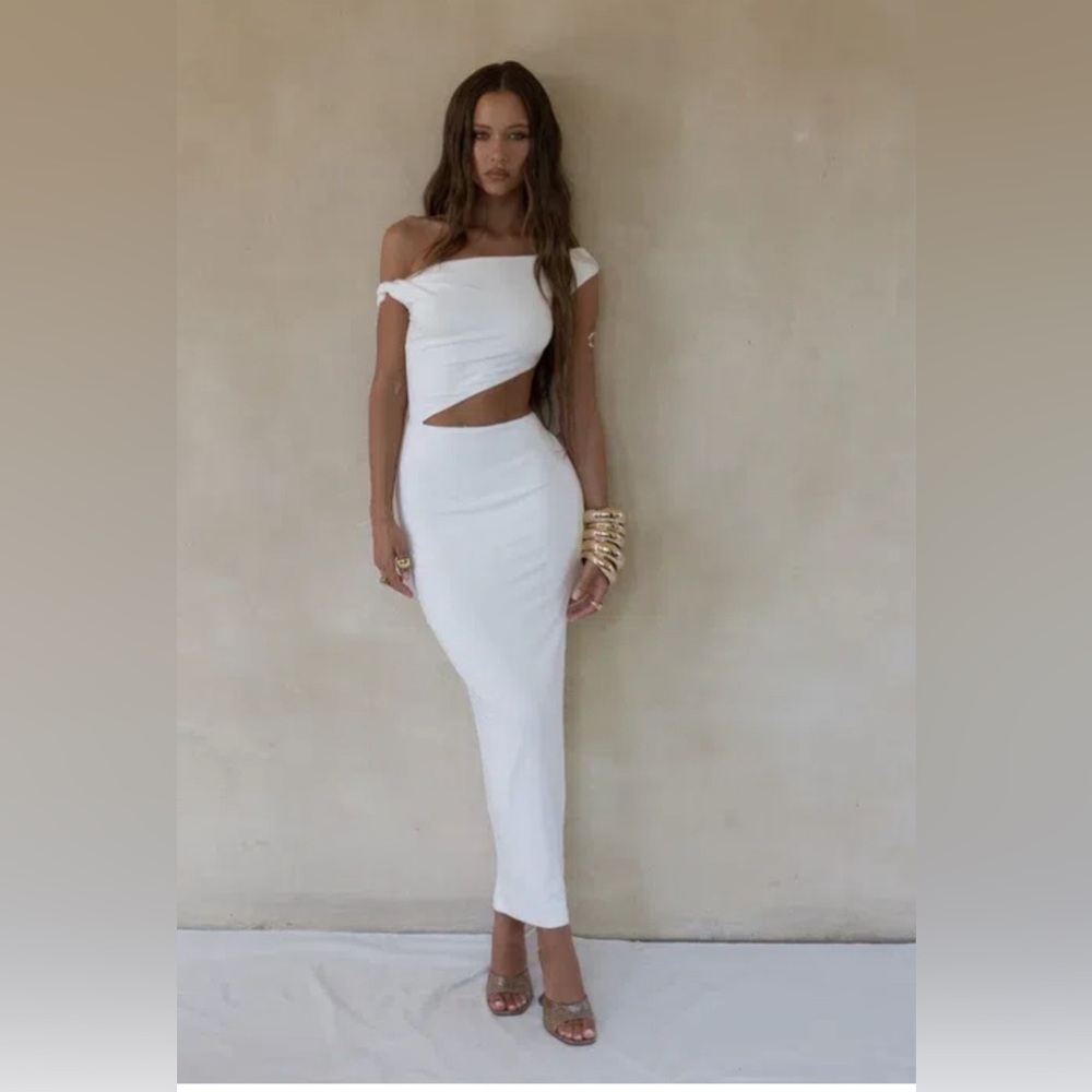 Bayse brand/ White Twist Dress